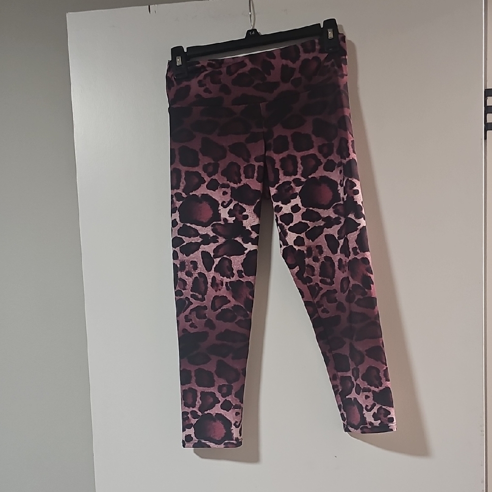 Onzie Leggings in Pink and Black Animal Print